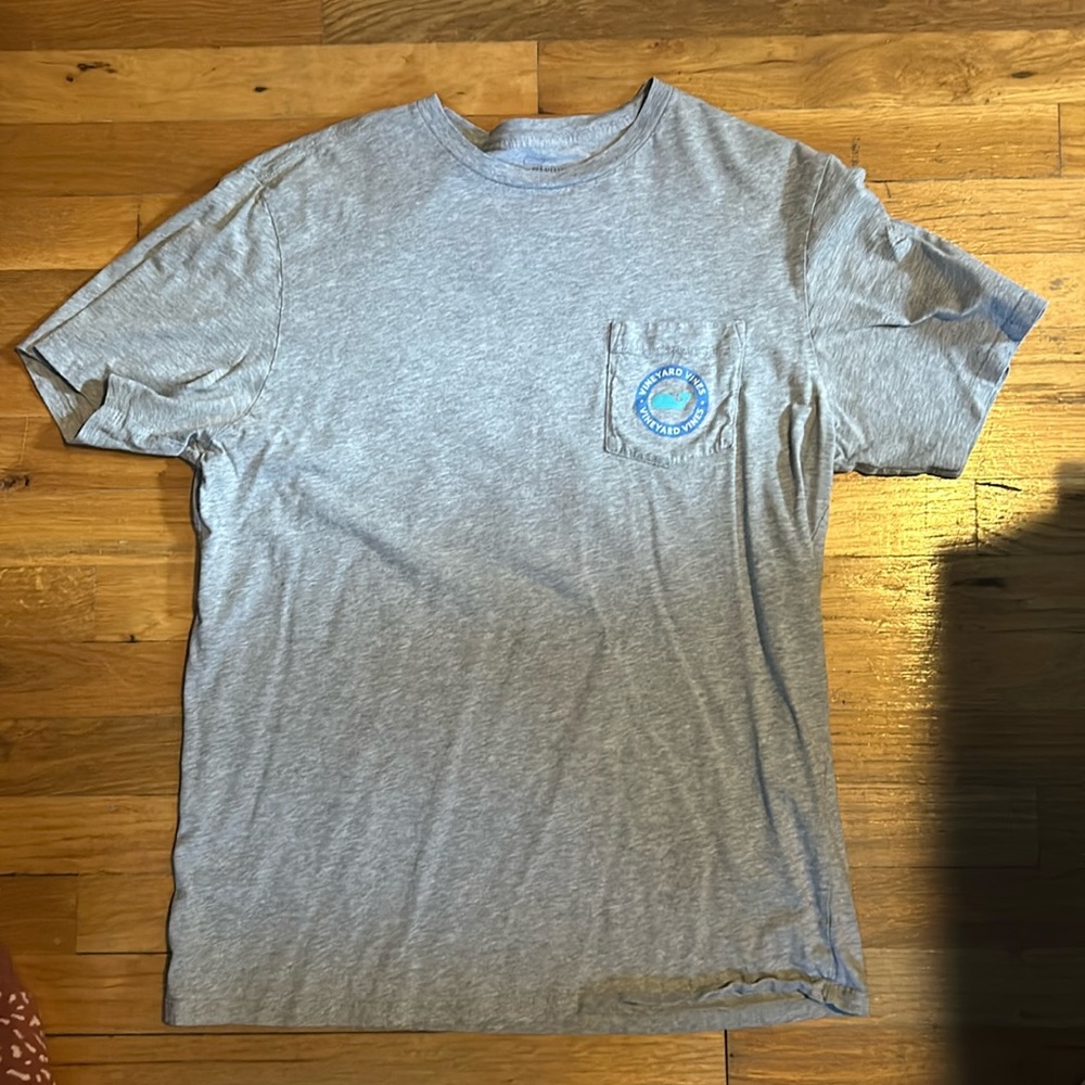 Vineyard vines T shirt